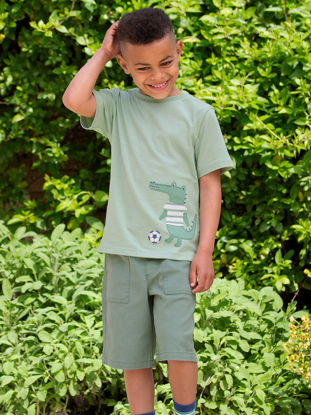 Kinder T-Shirt mit Krokodil und Fußball Applikation grün